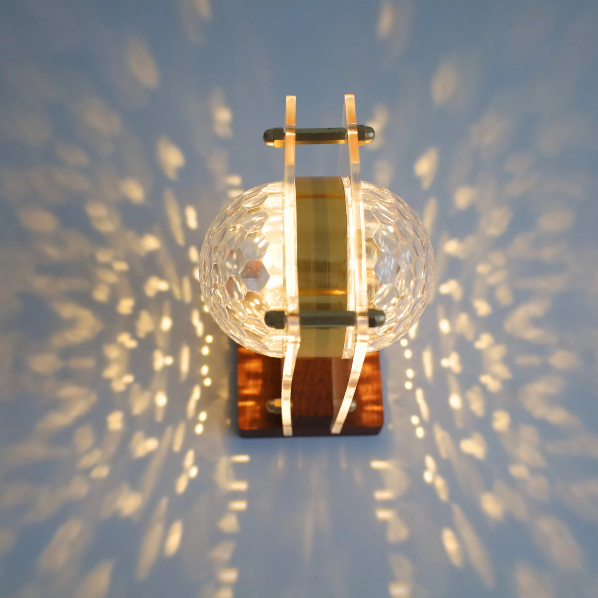 Wooden Base Globe Light Room Decorative Table Lamp